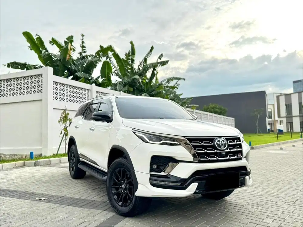 (KM 2 RIBU perak) Toyota Fortuner VRZ GR 2.8 Putih 2024 LIKE NEW