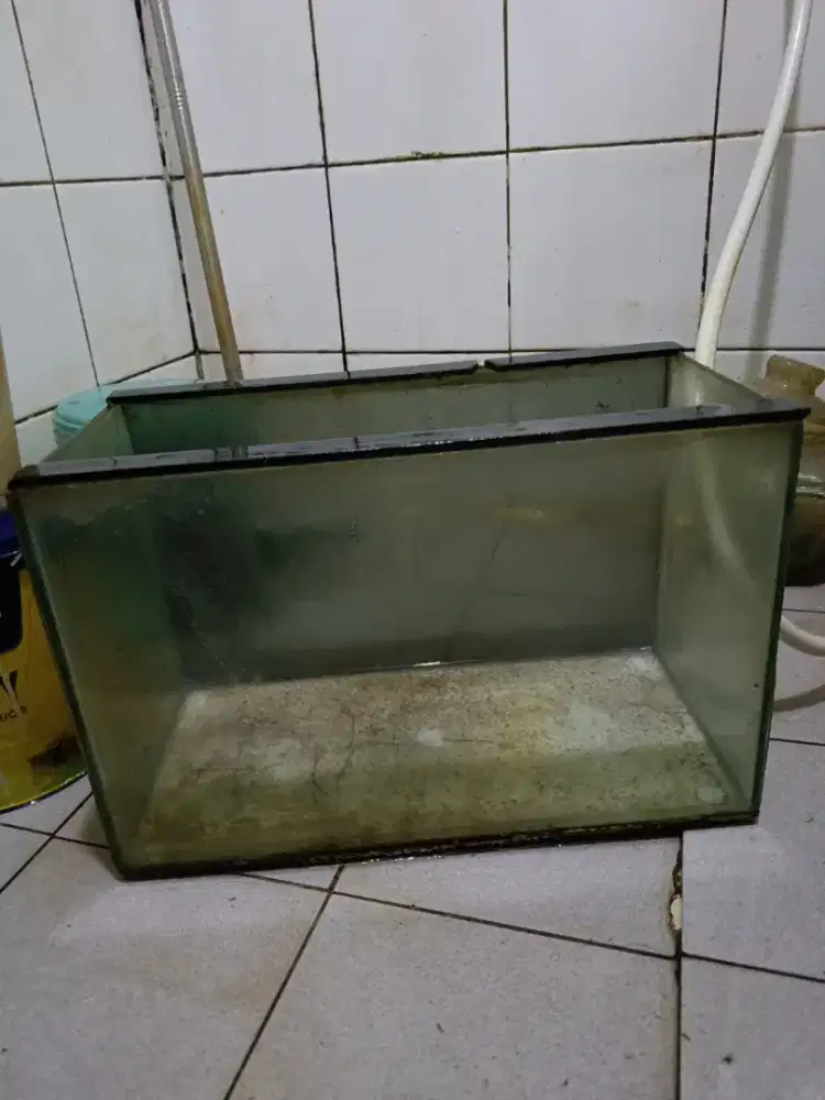 Dijual Borongan 3 item Aquarium,pasir batu dan aquarium steroform