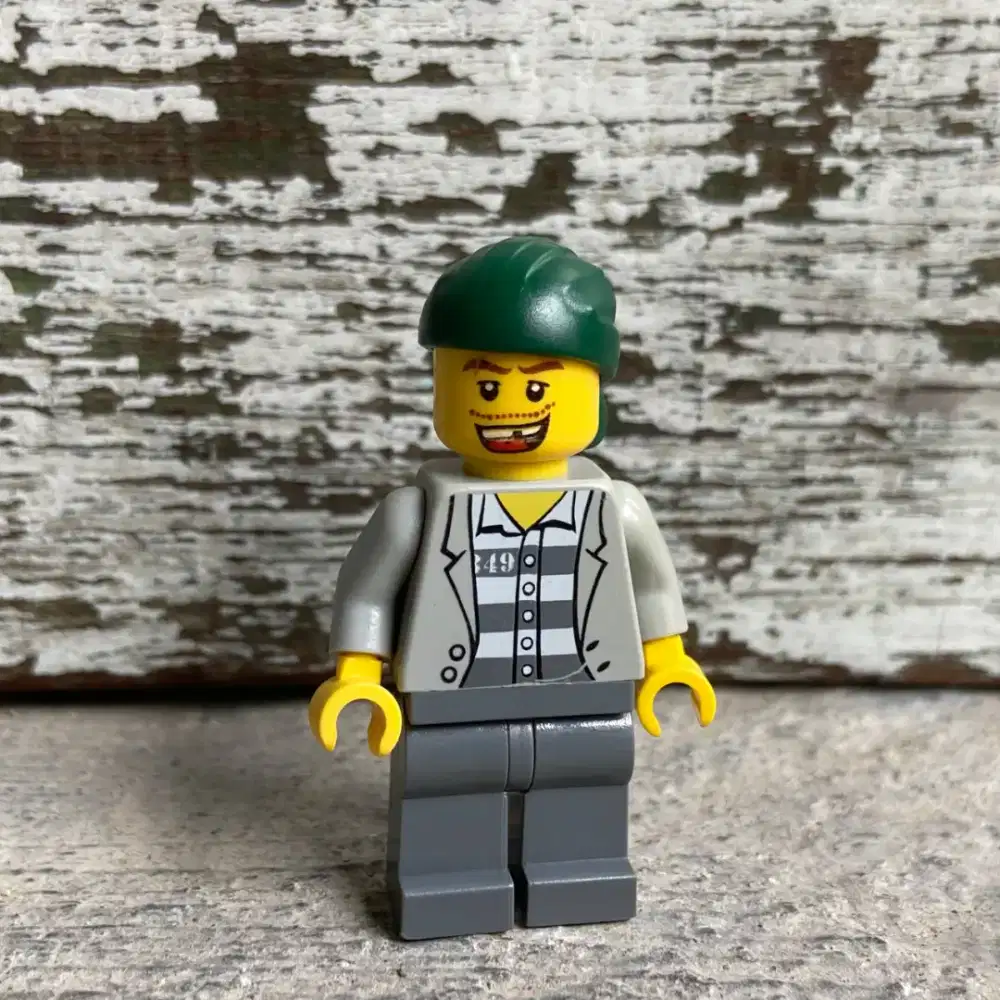 Lego Minifigure Pirates in Prison Suit