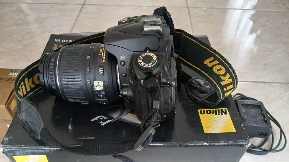 Jual kamera DSLR Nikon D90 lengkap dgn lensa 18-55mm