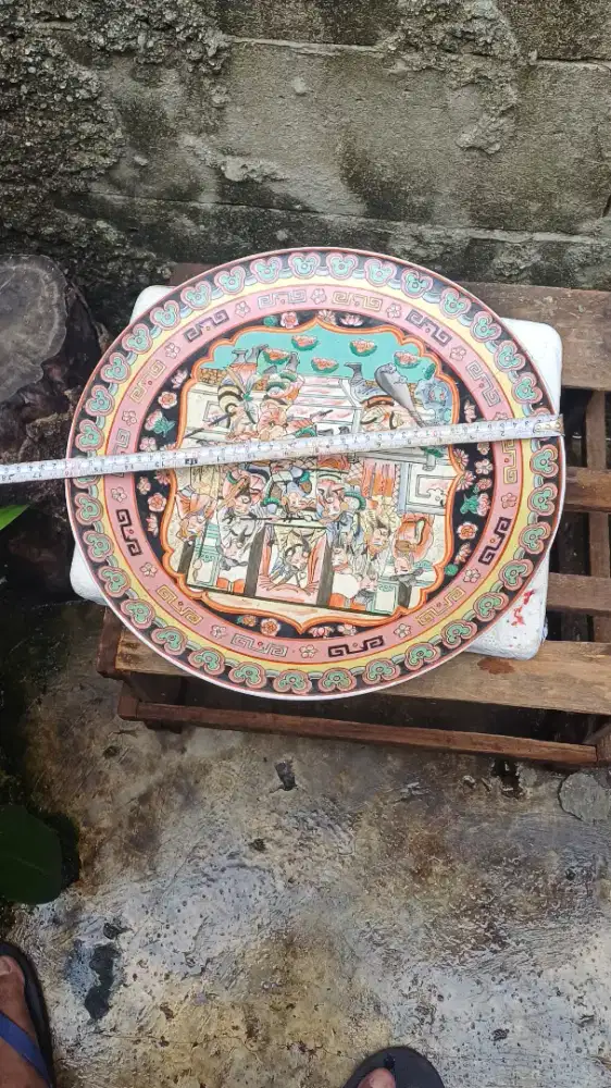 Sebuah piring antik china.