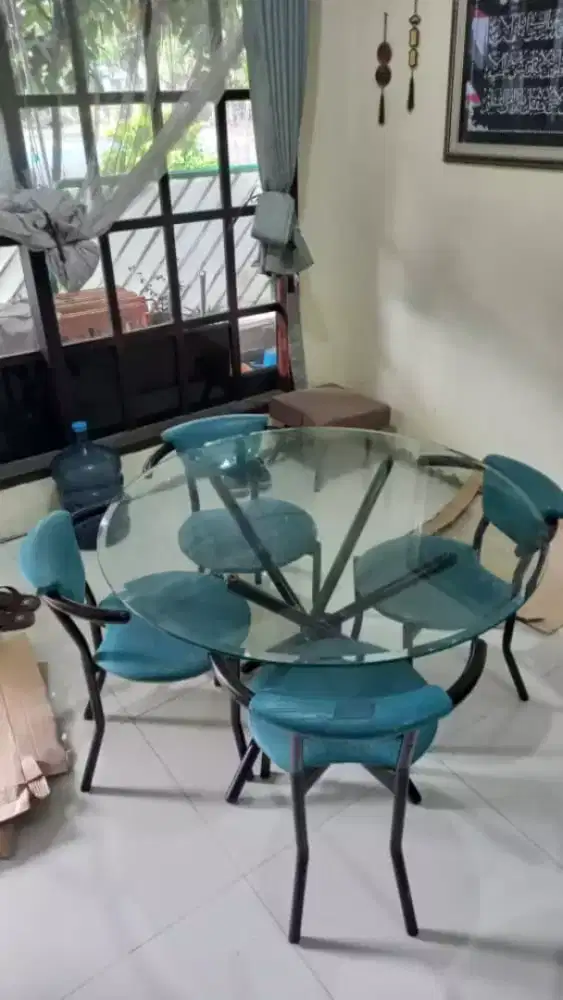 Set Meja Makan Kaca Tempered Tebal (plus 4 kursi kokoh)