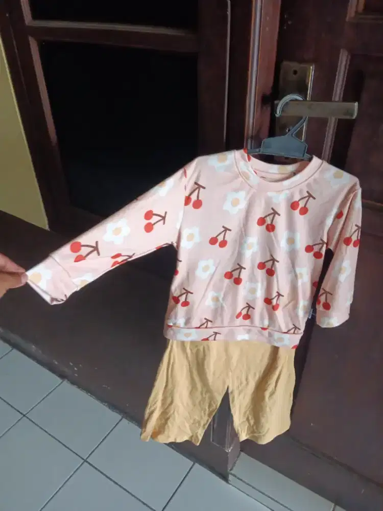 Jual Baju anak perempuan merek MOOI one set atasan & celana,katun 100%