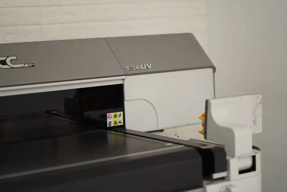 Dijual Mesin UV Flatbed Printer Akirilk GCC JT-240 UV 2022