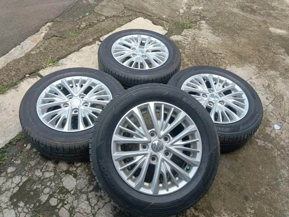 VELG OEM SUZUKI ERTIGA RING 15 HOLE 5X114 + BAN Hankookk 185/65 R15