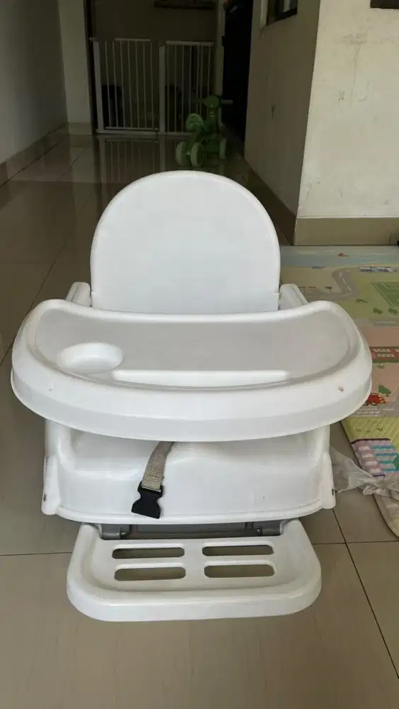 baby chair putih