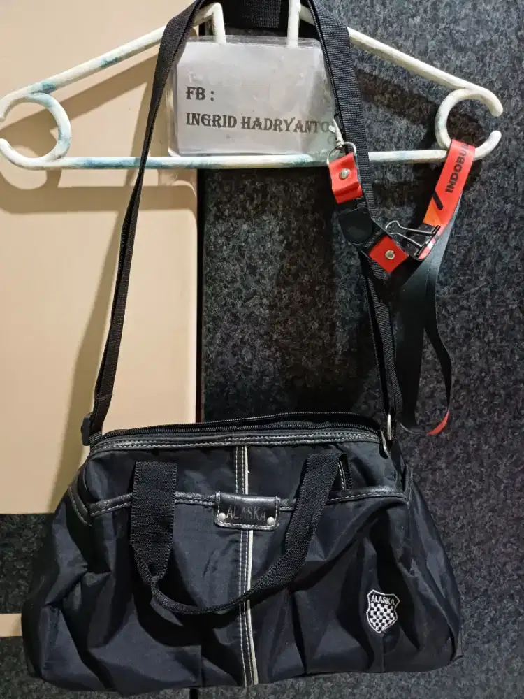 Tas Hitam Nylon Alaska