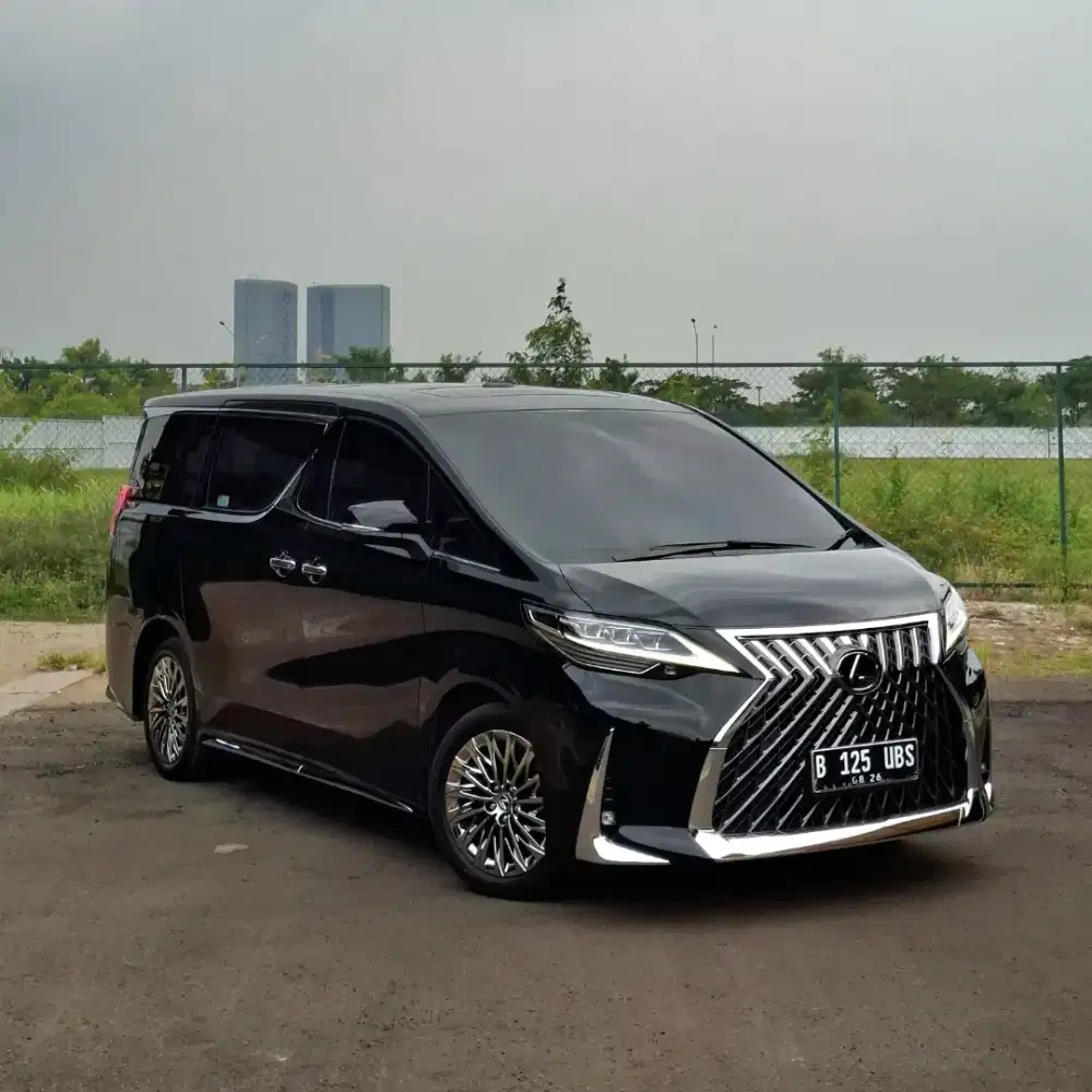 (km 18rb)Lexus LM 350 AT. Tahun 2021. Hitam. New a like. Perfect cond