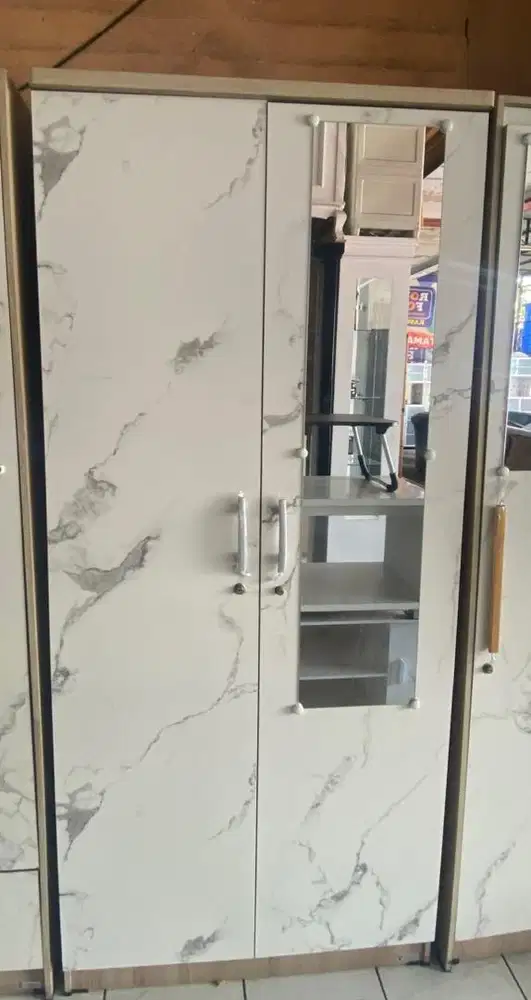 Lemari Pakaian (Tarik)