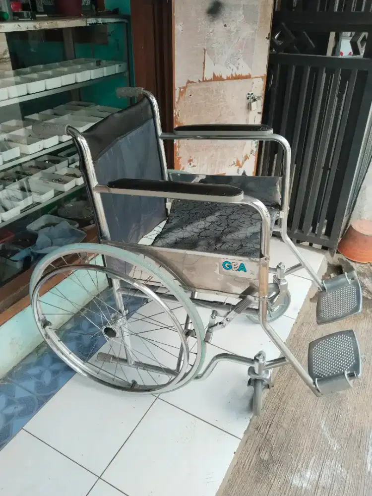 Kursi roda second layak pakai