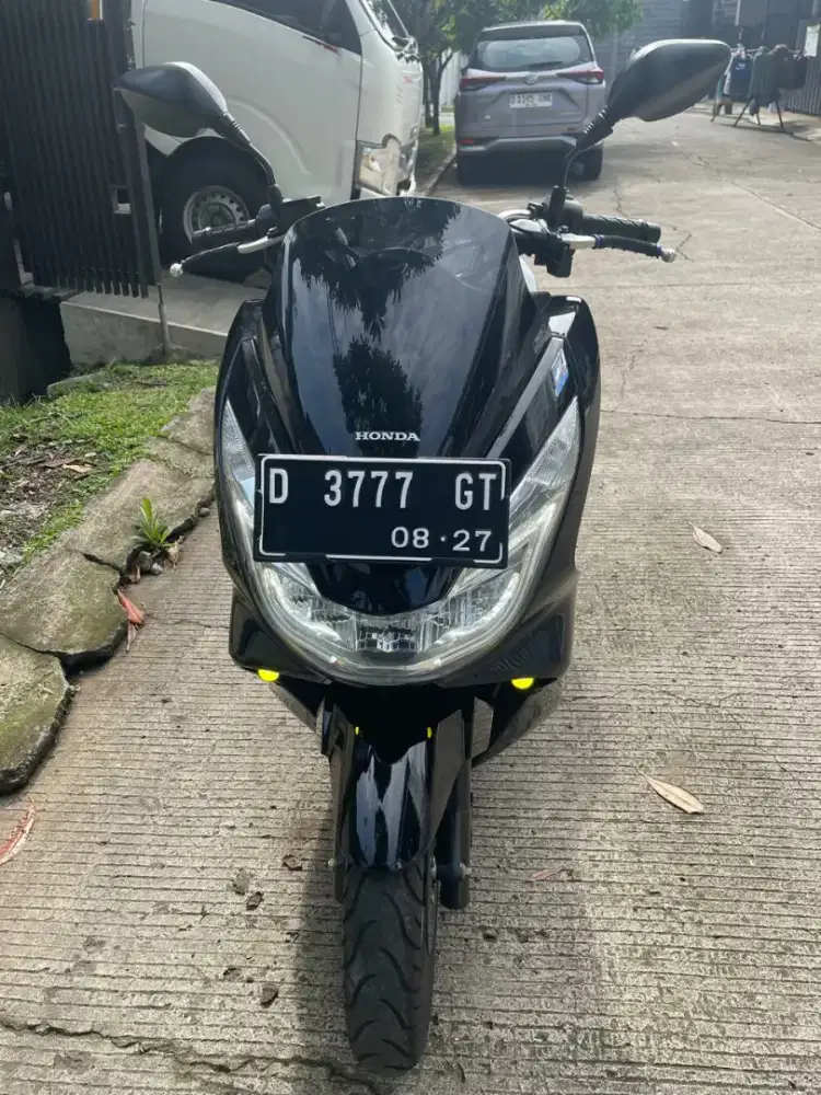 Dijual motor Honda PCX, pemakaian pribadi, mesin normal, ss lengkap.