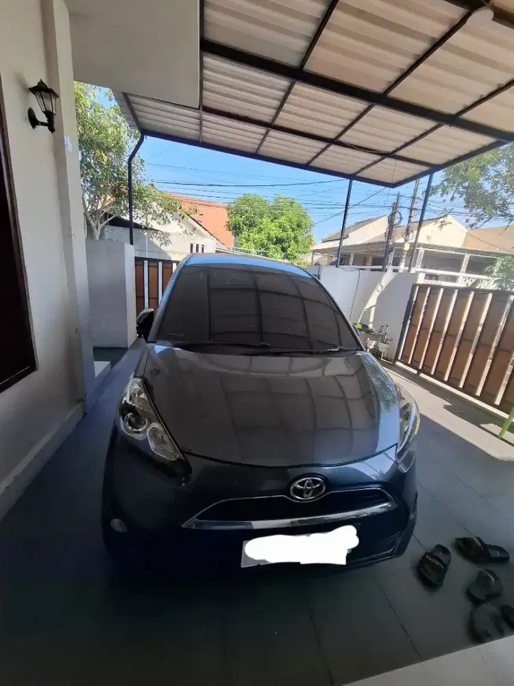 TOYOTA SIENTA V 1.5 ABU ABU