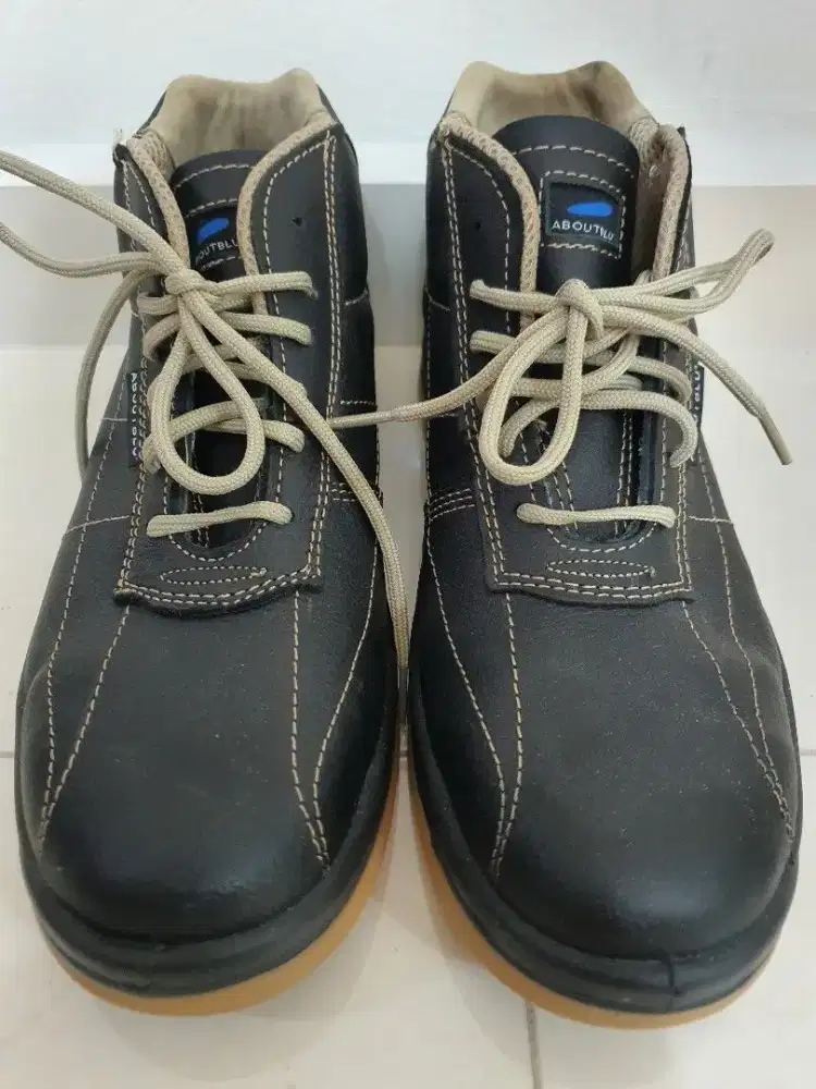 Aboutblu Vibo sepatu safety boots pria kulit original size 42