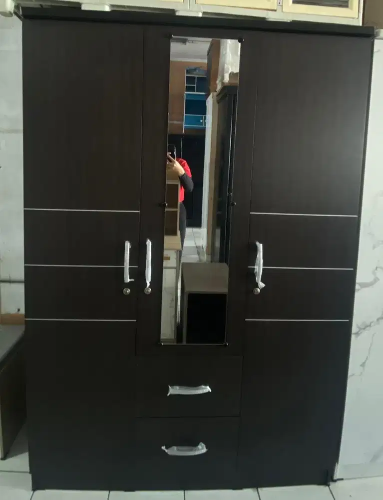 Lemari Pakaian (Tarik)