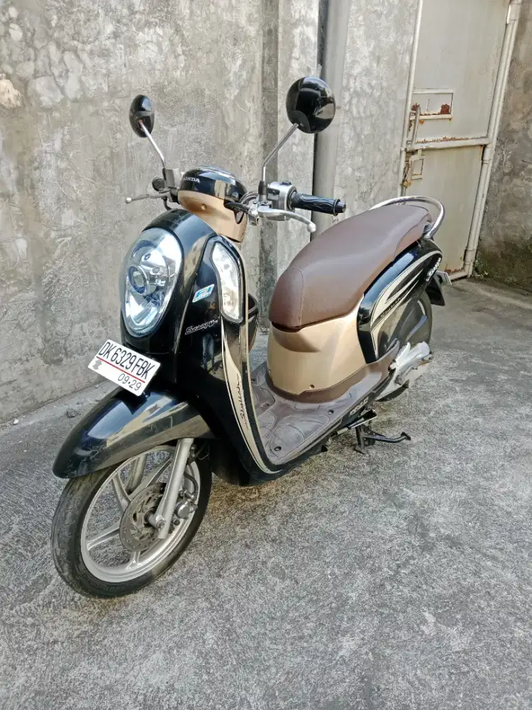 Jual scoopy fi masih original.