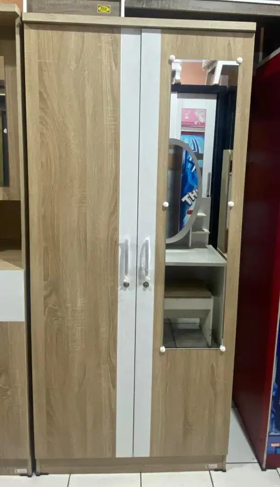 Lemari Pakaian (Tarik)