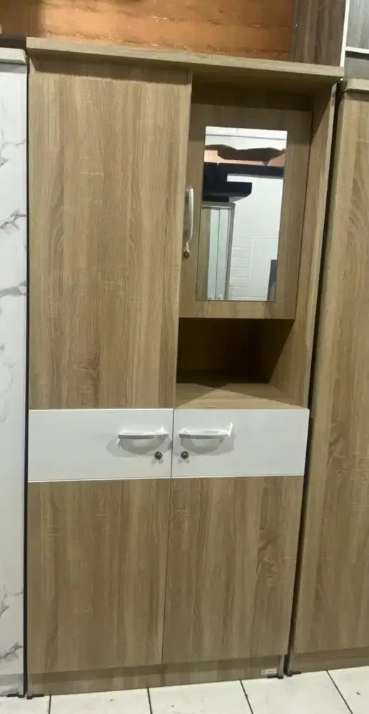 Lemari Pakaian (Tarik)