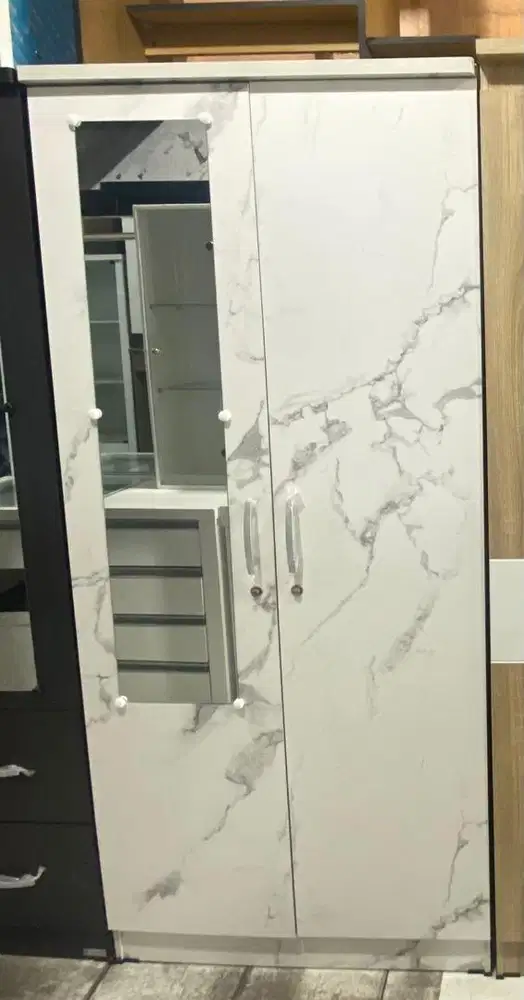 Lemari Pakaian (Tarik)