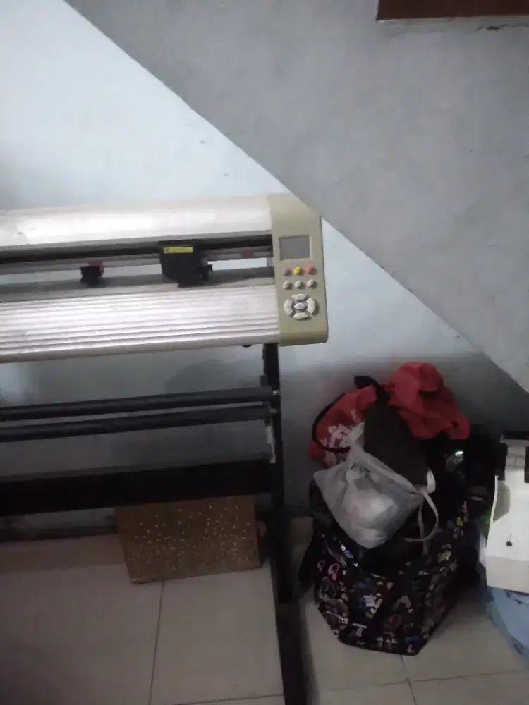 Mesin cuting stiker tenech rhinotech ukuran 130