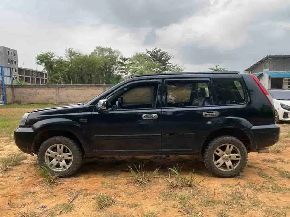 Dijual Cepat Xtrail AT 2006 mesin aman