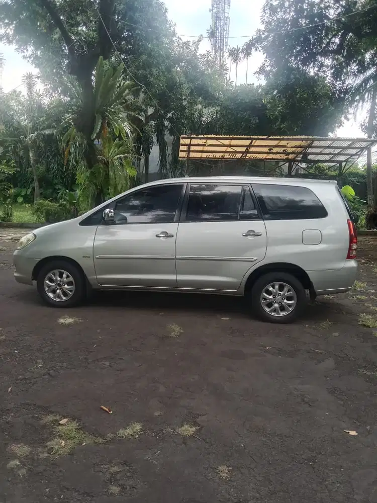 Toyota Kijang Innova 2006 Bensin