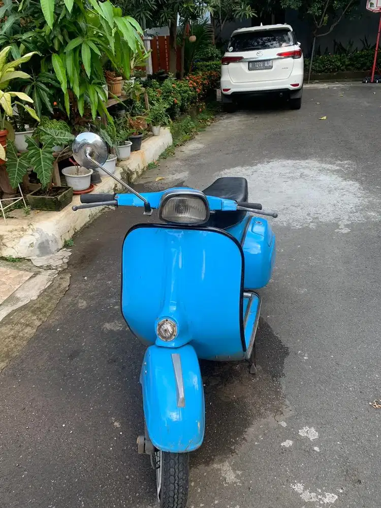 Vespa super, Bajaj deluxe