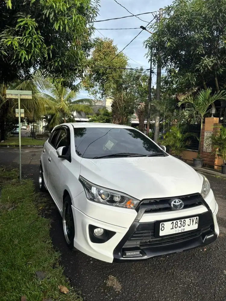 Toyota Yaris Putih TRD Sportivo 2015