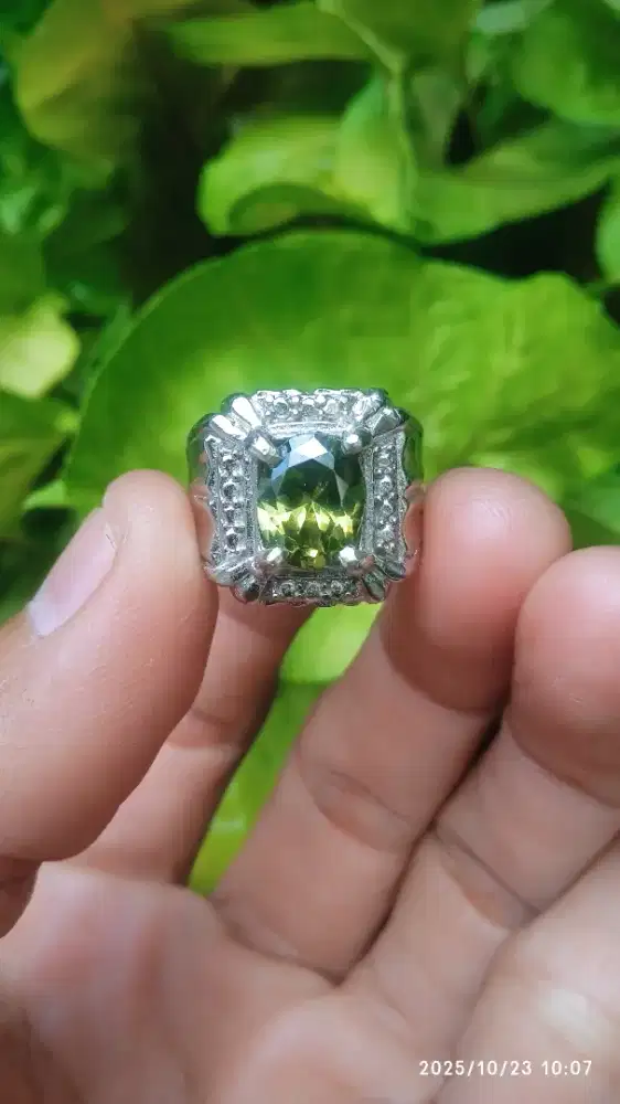 GREEN TOPAZ CUTTING