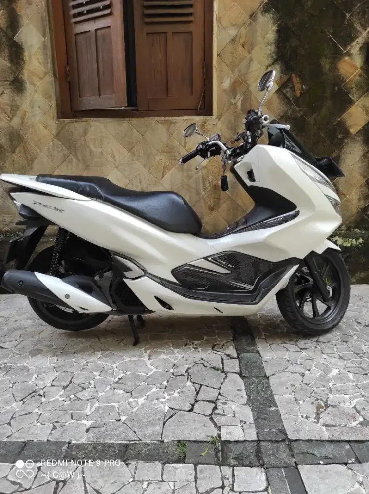 Honda PCX Putih 2018 ABS