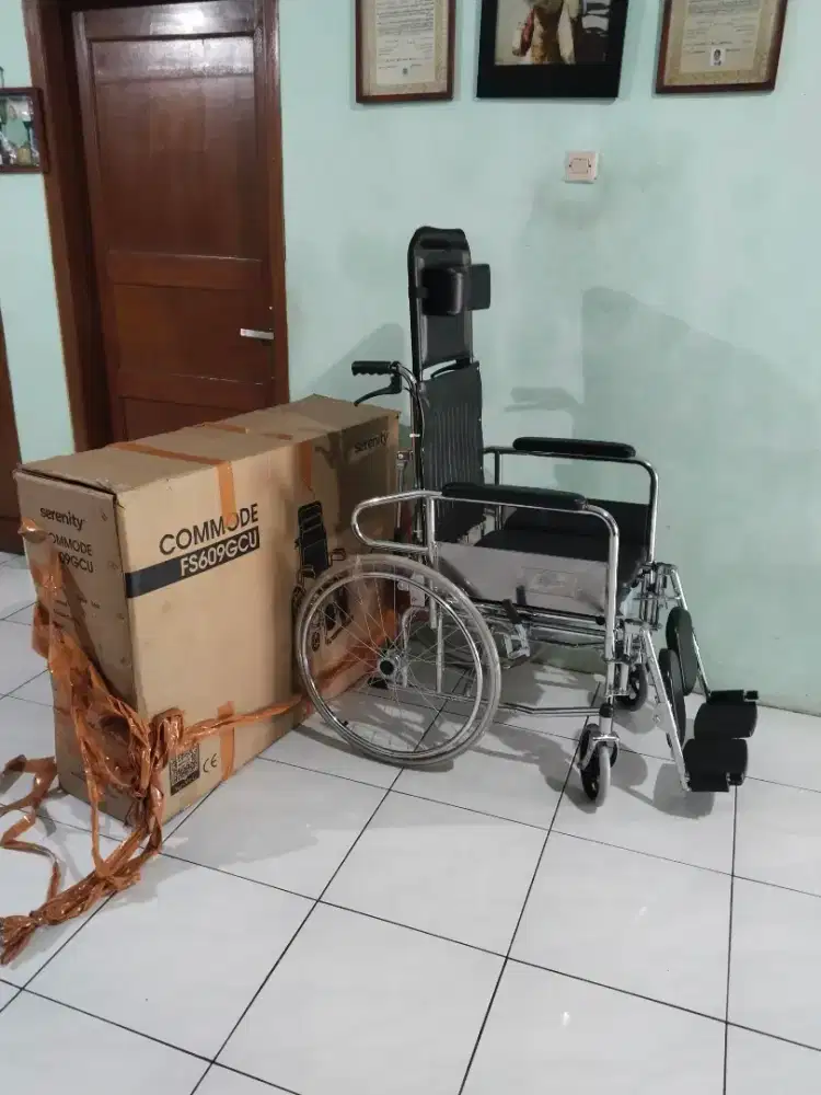 Jual kursi roda 3in1 ada tempat BAB masih seperti baru