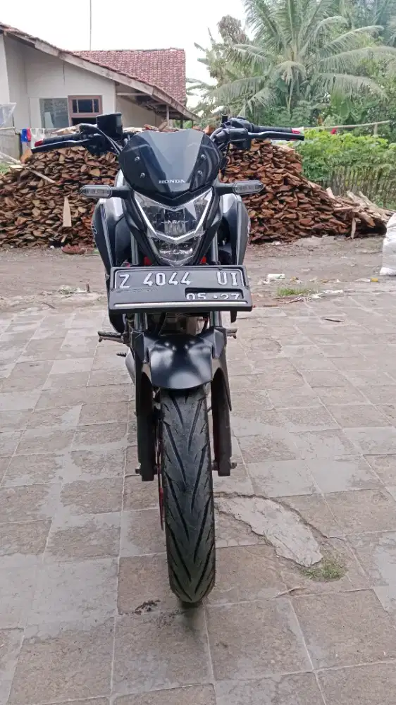 Cb 150 R limitid