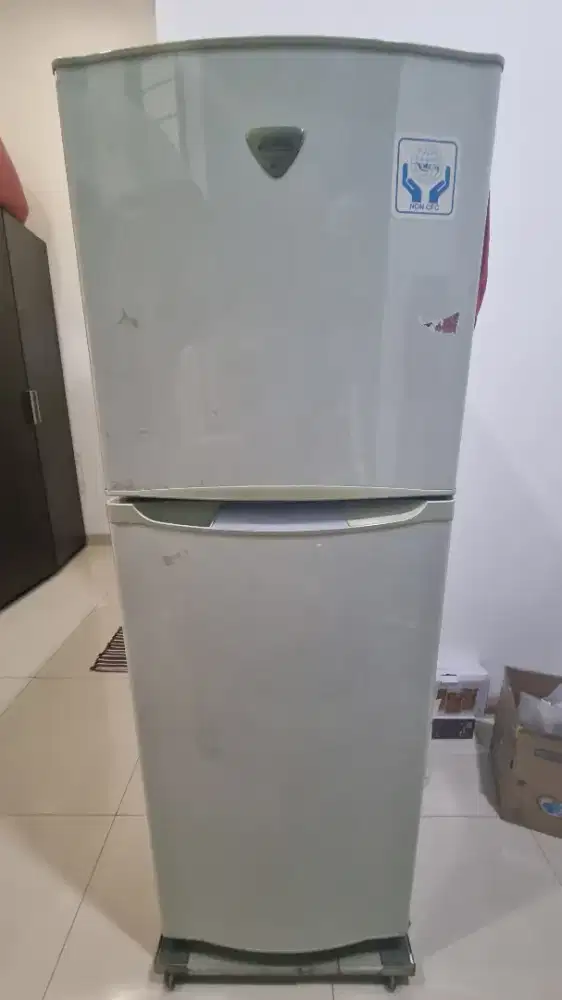 Dijual lemari es