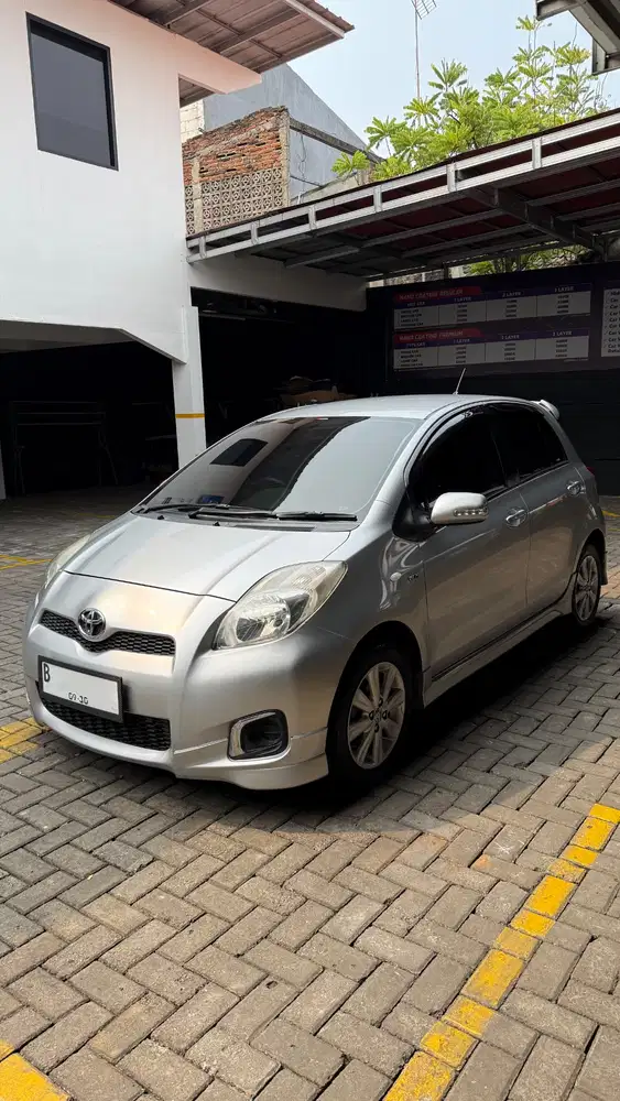Yaris E A/T 2012 (Istimewa)