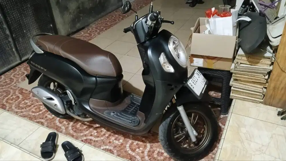 Scoopy prestige 2024 hitam
