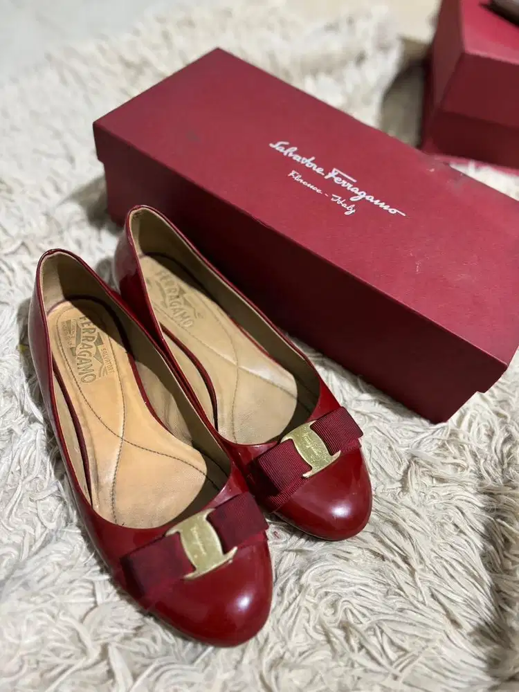 Preloved Ferragamo Varina flatshoes Red Patent sz 39