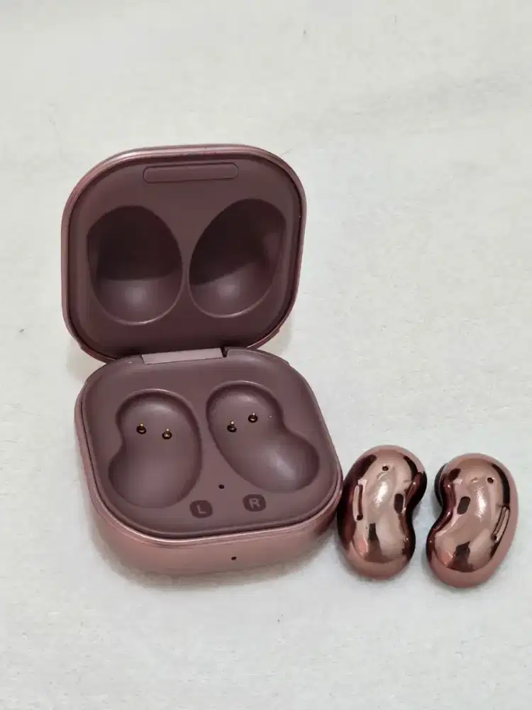 SAMSUNG BUDS LIVE