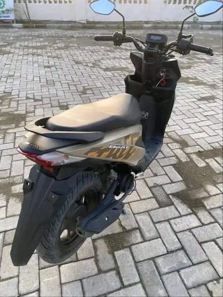 Jual motor Honda beat street warna coklat