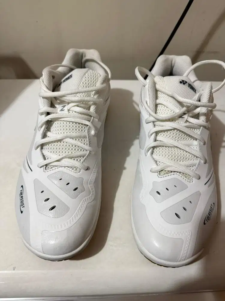 YONEX SHB65 Z size 45 LIKE NEW