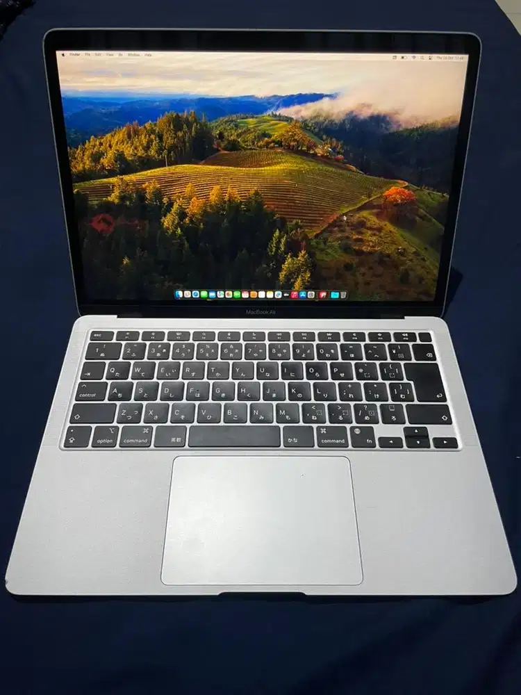 Macbook air retina 2020 M1 CHIP 8/256gb silver batangan inter MURAH