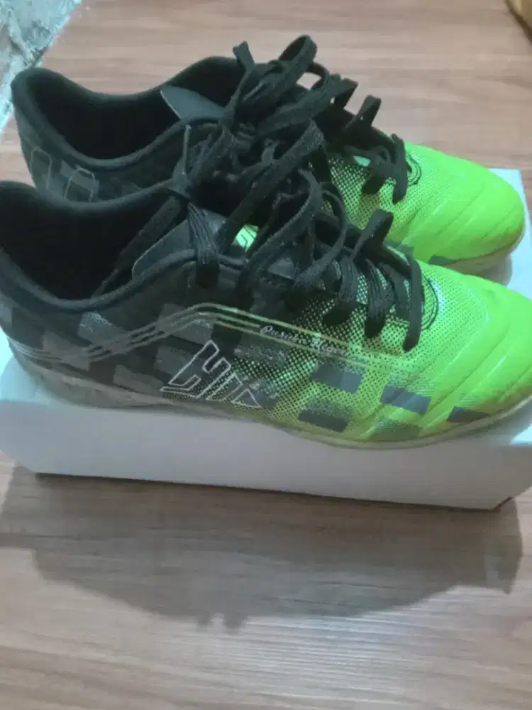 Jual sepatu futsal merk Hanzz