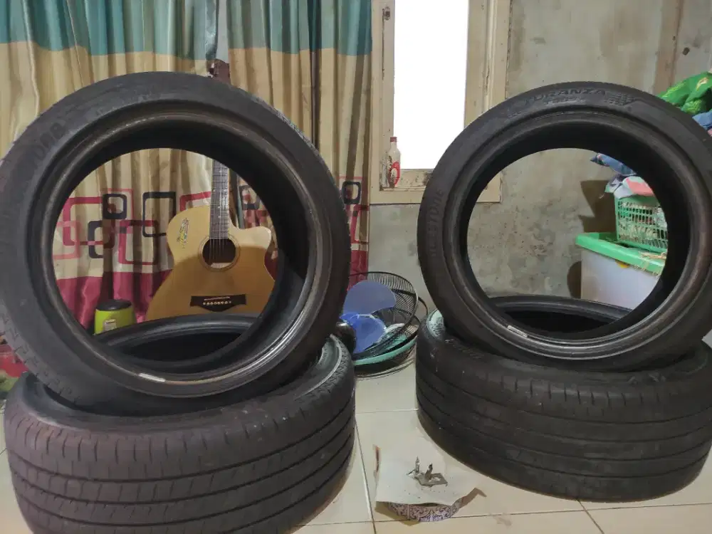 Bridgestone 235/45R18 94w