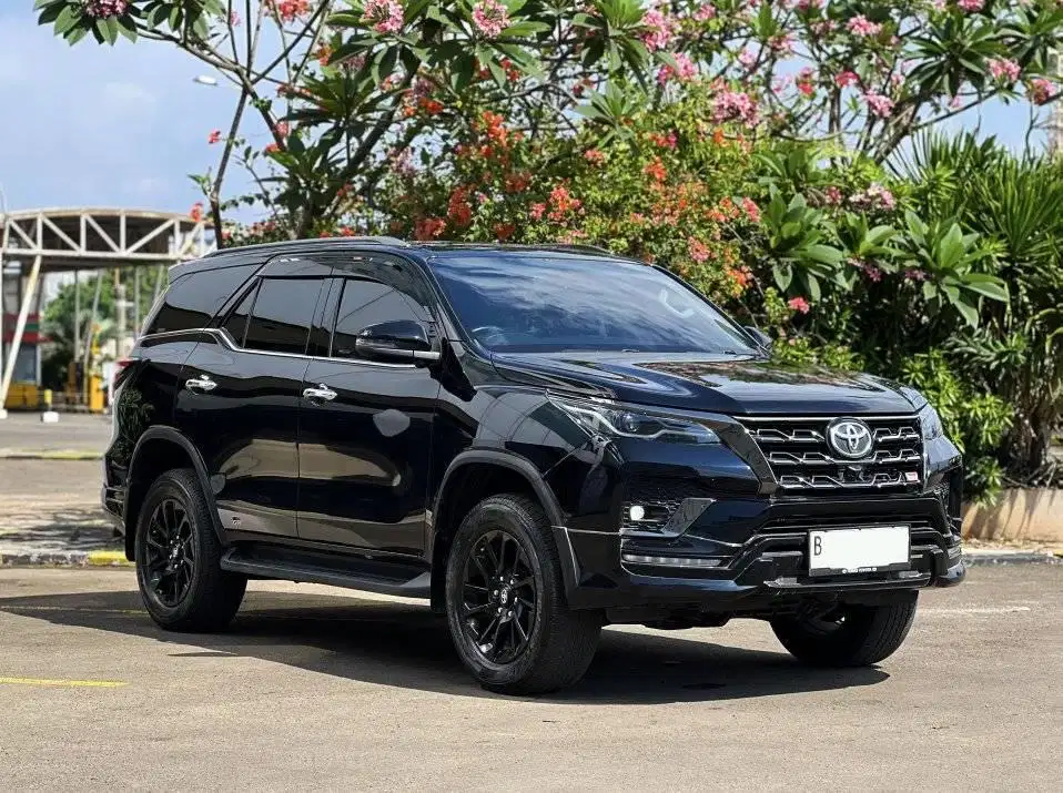 2022 Toyota Fortuner 2.8 GR Sport AT Diesel Hitam Service Record Dp 44