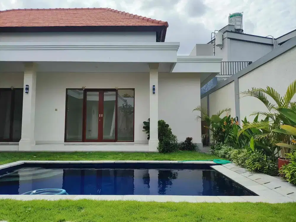 DISEWAKAN VILLA 3 KAMAR PRIVATE POOL DI UMALAS BL