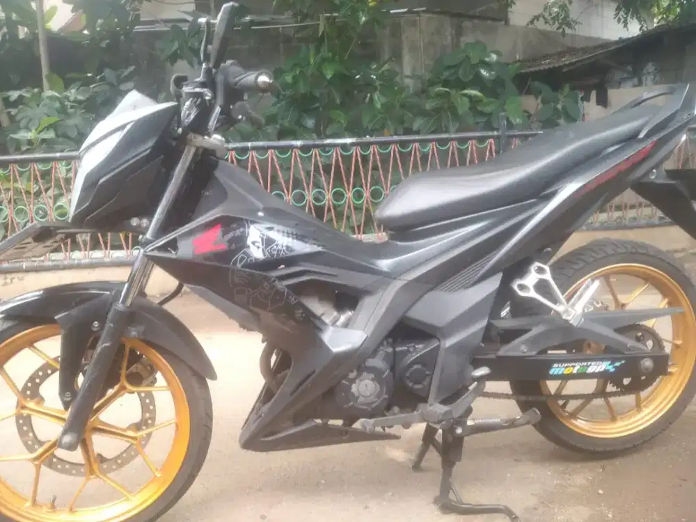 HONDA SONIC 150 TAHUN 2016 PAJAK PANJANG.