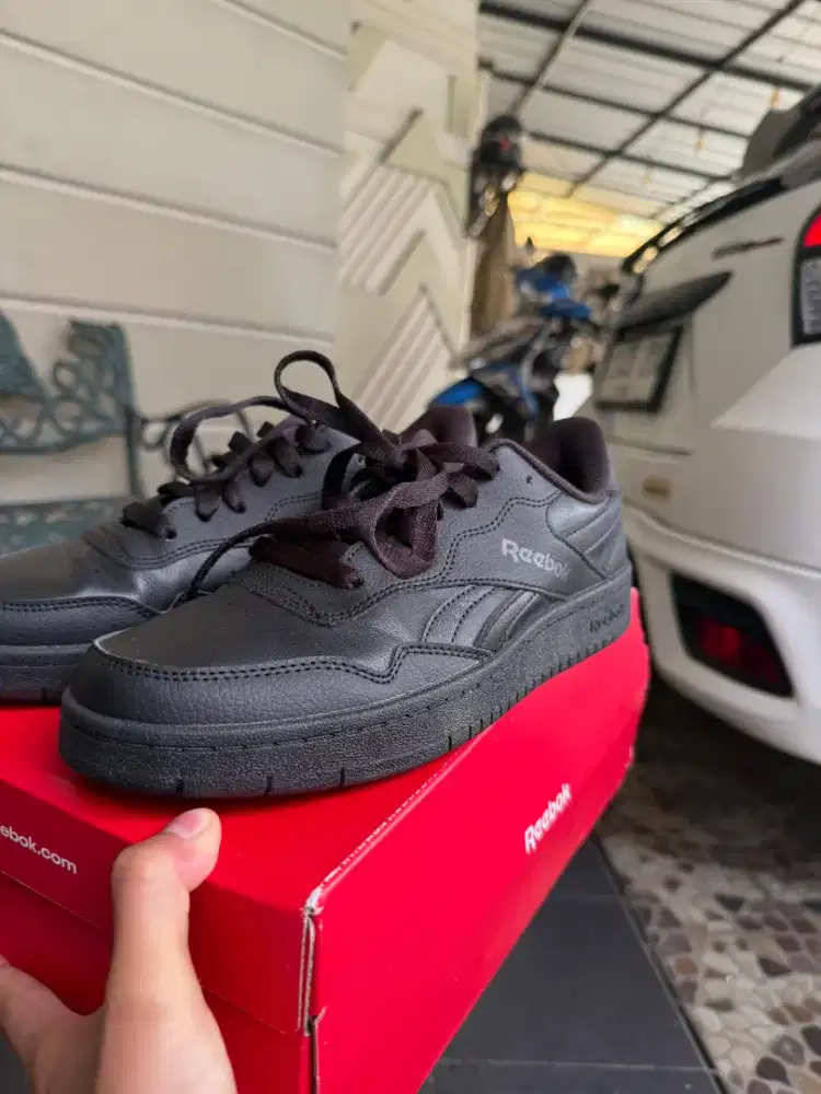Sepatu pria/wanita Reebok,