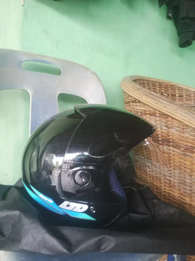 Helm Ltd Hitam Mengkilap