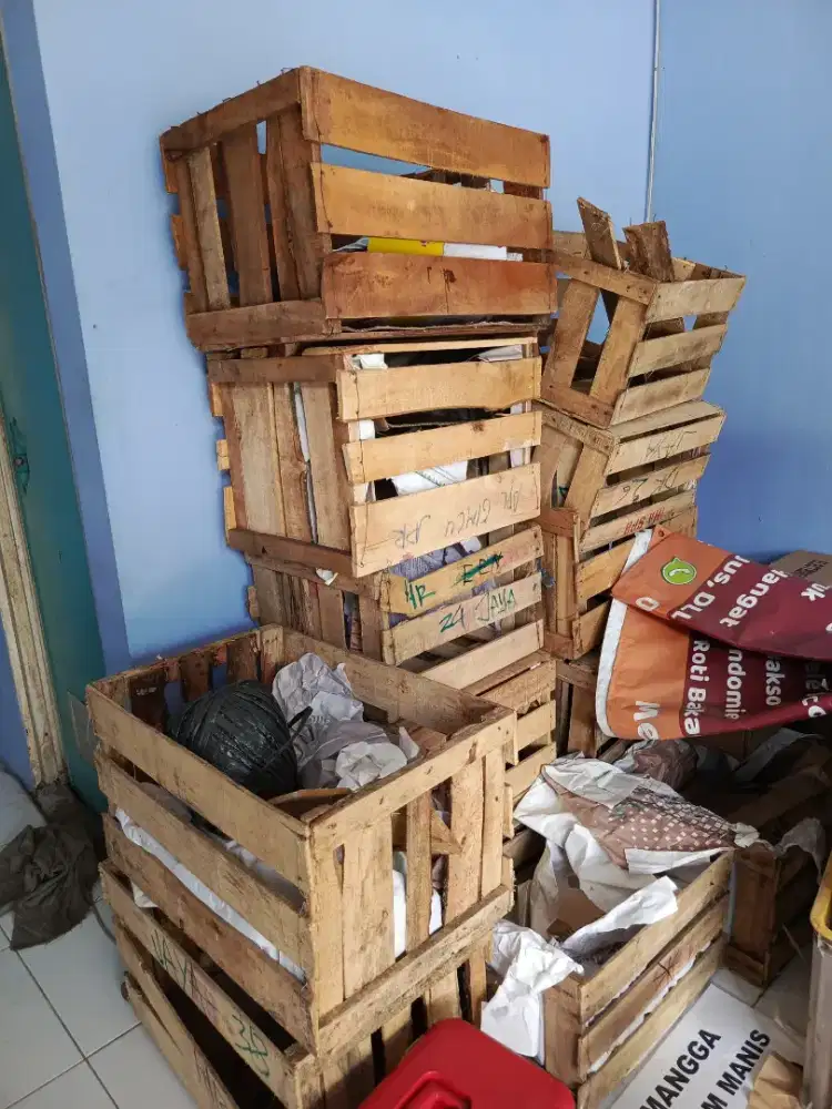 Box kayu bekas buah