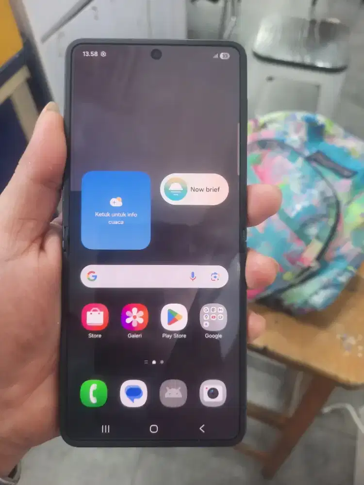 Samsung Galaxy Z Flip 7 12/256GB Second Resmi SEIN