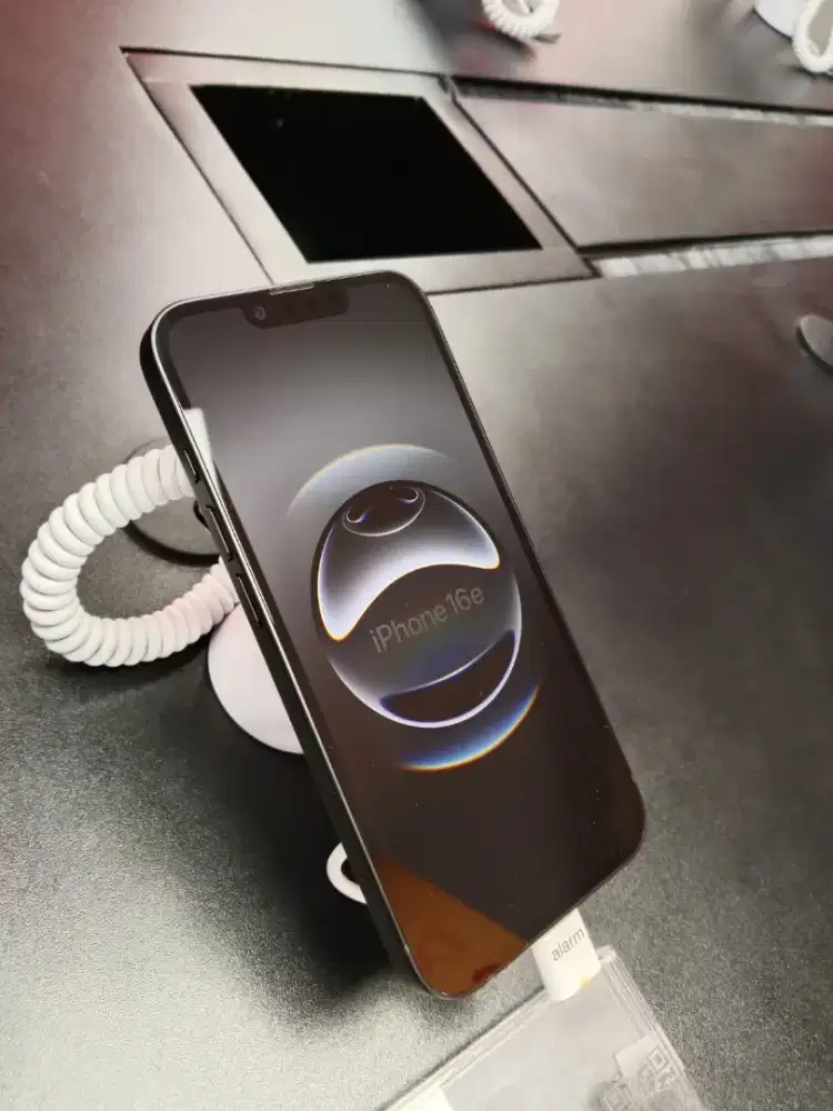 iPhone 16 e series