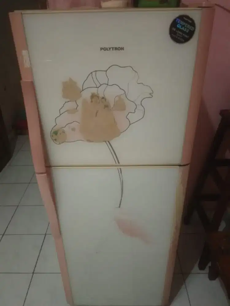 Kulkas 2 pintu merek polytron